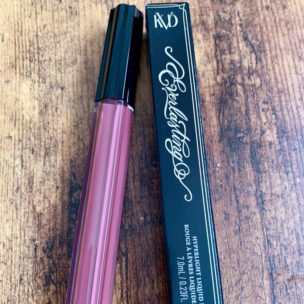 KBD BEAUTY hyper light vegan transfer proof liquid lipstick in queen of poisons